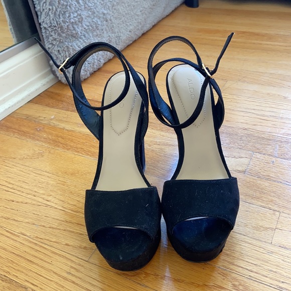 Brand new 5 in platform heels - Picture 2 of 4